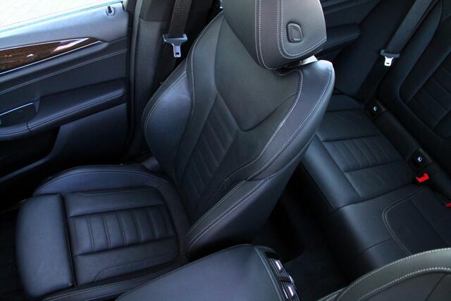 BMW X3 xDrive30e High Executive Automaat / Panoramadak / Laserlight / Sportstoelen / Head-Up / Parking Assistant / Comfort Access / Live Cockpit Professional