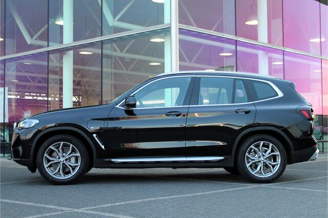 BMW X3 xDrive30e High Executive Automaat / Panoramadak / Laserlight / Sportstoelen / Head-Up / Parking Assistant / Comfort Access / Live Cockpit Professional