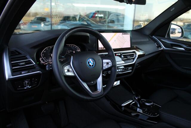 BMW X3 xDrive30e High Executive Automaat / Panoramadak / Laserlight / Sportstoelen / Head-Up / Parking Assistant / Comfort Access / Live Cockpit Professional