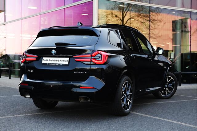 BMW X3 xDrive30e M Sport Automaat / Sportstoelen / LED / Parking Assistant / Stoelverwarming / Live Cockpit Plus