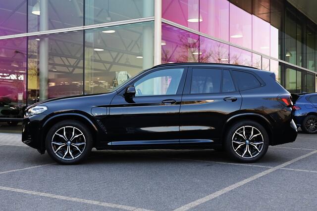 BMW X3 xDrive30e M Sport Automaat / Sportstoelen / LED / Parking Assistant / Stoelverwarming / Live Cockpit Plus