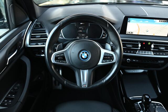BMW X3 xDrive30e M Sport Automaat / Sportstoelen / LED / Parking Assistant / Stoelverwarming / Live Cockpit Plus