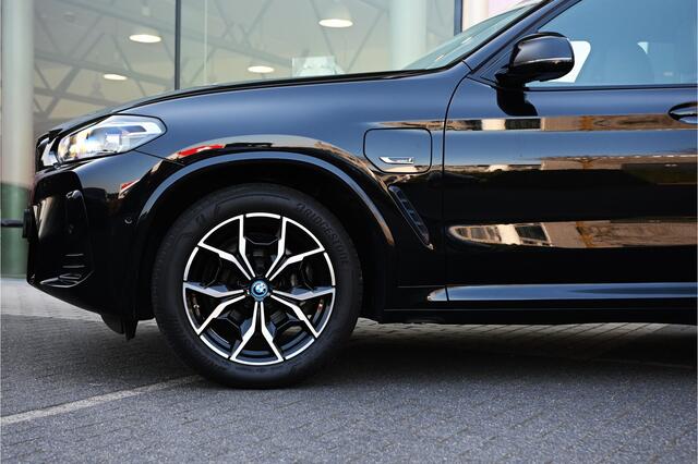 BMW X3 xDrive30e M Sport Automaat / Sportstoelen / LED / Parking Assistant / Stoelverwarming / Live Cockpit Plus