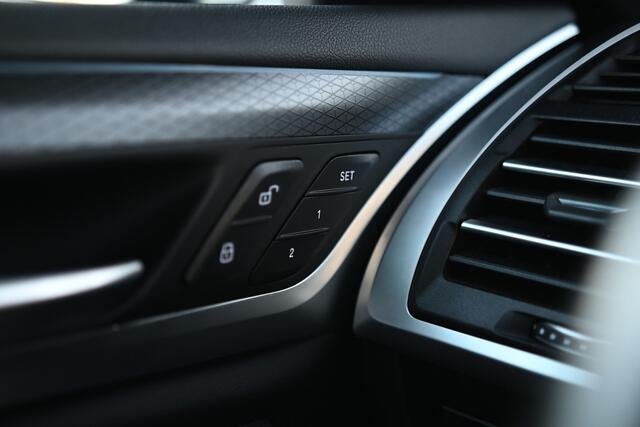 BMW X3 xDrive30e M Sport Automaat / Sportstoelen / LED / Parking Assistant / Stoelverwarming / Live Cockpit Plus