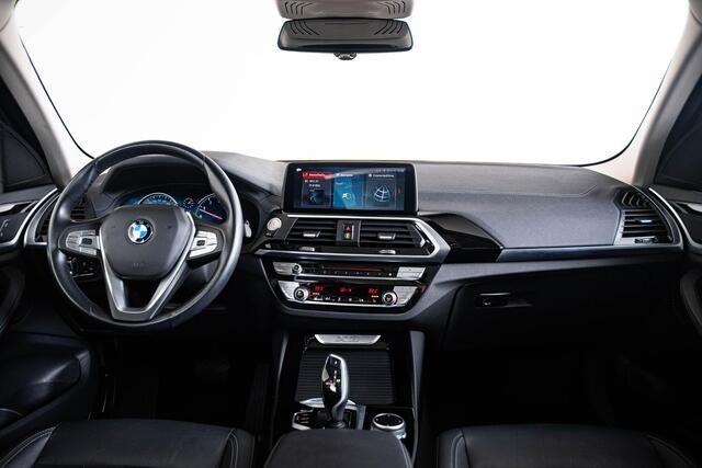 BMW X3 xDrive30i High Executive Luxury Line - Trekhaak - Panoramadak - Parking/Driving assistant plus - Active Protection - Head Up - Stoelverwarming voor/achter - Comfort Access - HiFi - Ambiance verlichting -