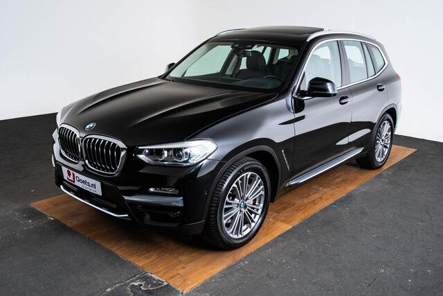 BMW X3 xDrive30i High Executive Luxury Line - Trekhaak - Panoramadak - Parking/Driving assistant plus - Active Protection - Head Up - Stoelverwarming voor/achter - Comfort Access - HiFi - Ambiance verlichting -