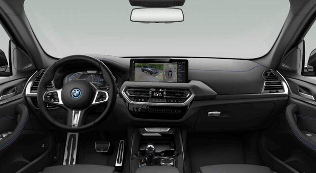 BMW X3 iX3 High Executive 80 kWh Trekhaak - Driving Assistant Professional - Active Protection - Getinte Ruiten - Elektrisch verwarmde voorstoelen - Stuurwielrand verwarmd - M aerodynamiek pakket - Ambiance verlichting -