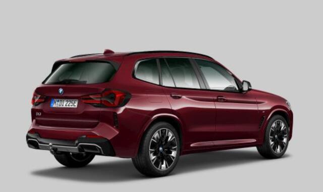 BMW X3 iX3 High Executive 80 kWh Trekhaak - Driving Assistant Professional - Active Protection - Getinte Ruiten - Elektrisch verwarmde voorstoelen - Stuurwielrand verwarmd - M aerodynamiek pakket - Ambiance verlichting -