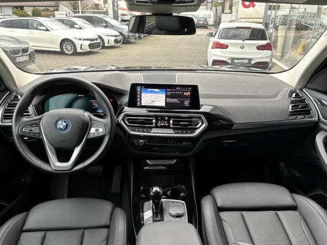 BMW X3 xDrive30e ** LED, LEDER, TREKH, 19-inch LMV, STANDK, HiFi, DRIVING ASS ** ¤ 25.400,= onder NP - 1e EIG ** ** INFORMEER OOK NAAR ONZE AANTREKKELIJKE FINANCIAL-LEASE TARIEVEN **