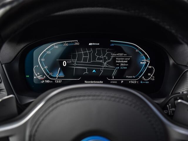 BMW X3 xDrive30e M-SPORT | CRUISE CONTROL | ELEKTR. TREKHAAK | ACHTERUITRIJ CAMERA | STOEL- EN STUUR VERWARMING |