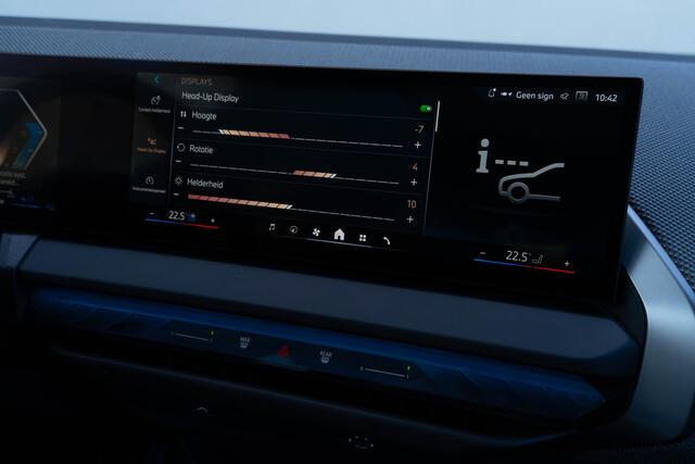 BMW X3 30e xDrive / M- Sport/ Standkachel/ Live Cockpit/ Adaptive Cruise Control/ Panoramadak/ 220kW (220PK)