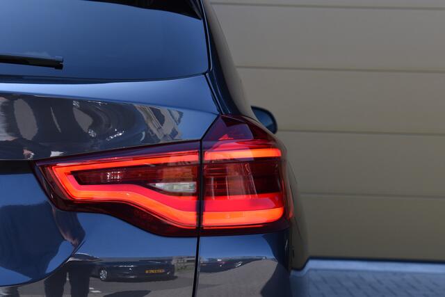 BMW X3 M40i xDrive High Executive * M Sportpakket * Panorama dak * Trekhaak * Harman Kardon * 20 Inch * Elektrische stoelen met memory *