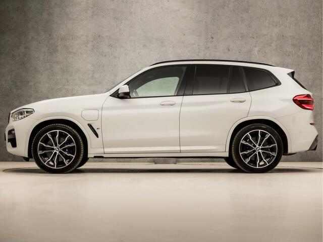BMW X3 xDrive30e M Sport 293Pk Automaat (APPLE CARPLAY, M PAKKET, GROOT NAVI, SFEERVERLICHTING, KEYLESS, LEDEREN SPORTSTOELEN, GETINT GLAS, CAMERA, NIEUWE APK, NIEUWSTAAT)