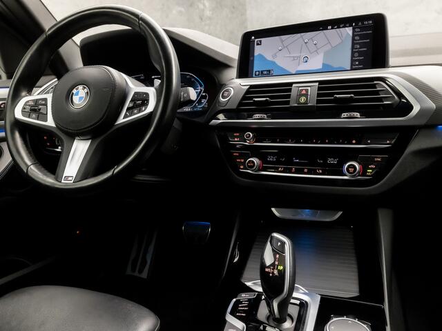 BMW X3 xDrive30e M Sport 293Pk Automaat (APPLE CARPLAY, M PAKKET, GROOT NAVI, SFEERVERLICHTING, KEYLESS, LEDEREN SPORTSTOELEN, GETINT GLAS, CAMERA, NIEUWE APK, NIEUWSTAAT)