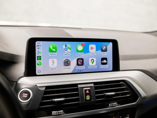 BMW X3 xDrive30e M Sport 293Pk Automaat (APPLE CARPLAY, M PAKKET, GROOT NAVI, SFEERVERLICHTING, KEYLESS, LEDEREN SPORTSTOELEN, GETINT GLAS, CAMERA, NIEUWE APK, NIEUWSTAAT)
