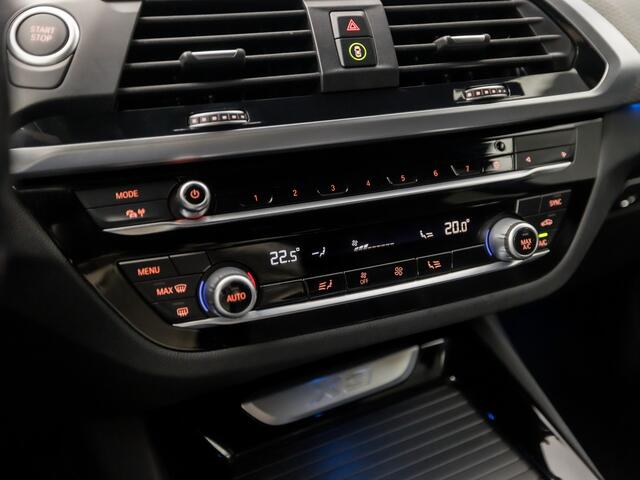 BMW X3 xDrive30e M Sport 293Pk Automaat (APPLE CARPLAY, M PAKKET, GROOT NAVI, SFEERVERLICHTING, KEYLESS, LEDEREN SPORTSTOELEN, GETINT GLAS, CAMERA, NIEUWE APK, NIEUWSTAAT)