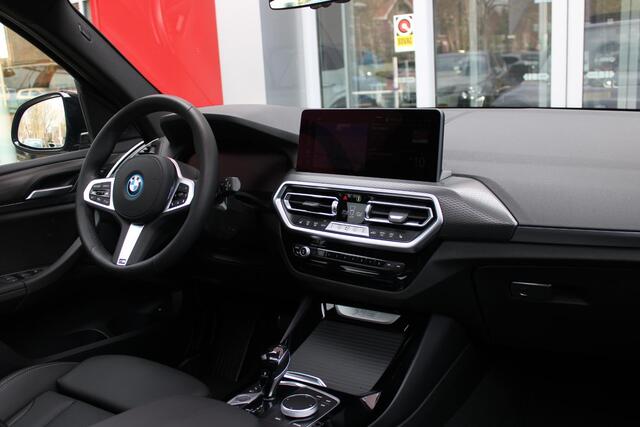 BMW X3 xDrive30e 293PK HIGH EXECUTIVE M-SPORT | PANORAMISCH SCHUIF/KANTEL DAK | ELEKTRISCH WEGKLAPBARE TREKHAAK | HEAD UP DISPLAY | VOLLEDIG LEDEREN BEKLDING | BMW ADAPTIEVE LED KOPLAMPEN | ELEKTRISCH BEDIENBARE VOORSTOELEN MET GEHEUGENFUNCTIE | STOEL VERWARMING