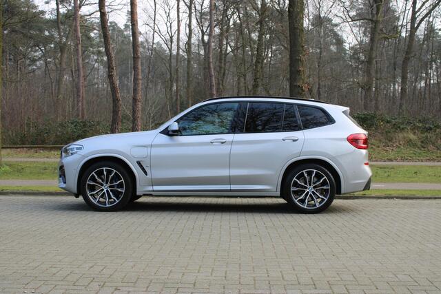 BMW X3 xDrive30e M-sport pakket, 20", Panoramadak, Head-up, Hifi, Elektrische Trekhaak, Stoelverwarming, Grootlichtassistent, DAB, Shadowline, BMW Live Cockpit Professional, etc