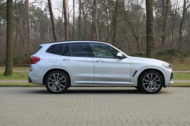 BMW X3 xDrive30e M-sport pakket, 20", Panoramadak, Head-up, Hifi, Elektrische Trekhaak, Stoelverwarming, Grootlichtassistent, DAB, Shadowline, BMW Live Cockpit Professional, etc