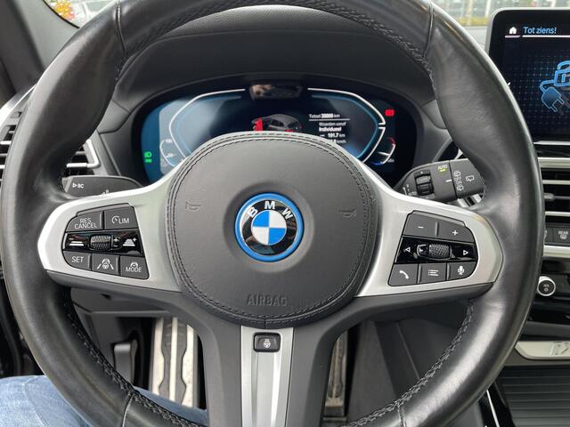 BMW X3 iX3 High Executive 80 kWh , Automaat, Trekhaak, Wit Leder, Harman/Kardon, Pano. dak, Adap. Cruise, Navi, Stoelverwarming, Stuurverwarming, LMV 20 Inch, Stoelgeheugen, HUD, Clima, Apple Carplay, 360 Camera, Stuurassistent, Elektrische achterklep, Parkeerhu