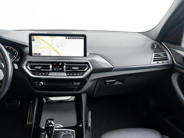 BMW X3 xDrive20i | High Executive | M Sportpakket | Panoramadak | Parking Assistant | Stoelverwarming | Laserlight | 20''