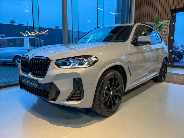 BMW X3 xDrive30e High Exe. M-Sportstoelen, Pano, trekh, 20", HUD