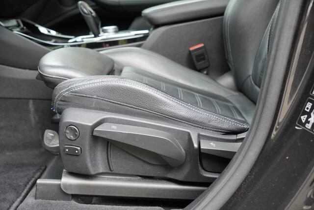 BMW X3 xDrive30i High Executive / Panoramadak / Trekhaak / Co Pilot / Head Up / Dealer Ond / 20 Inch /