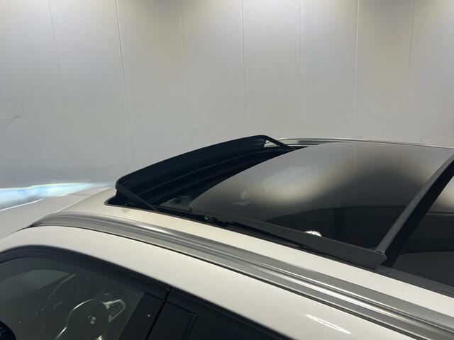 BMW X3 xDrive30i High Executive | M-sport | Navigatie | LM Velgen 20" | Elektrisch Glazen Panoramadak | Voor/Achter Stoelen Verwarmd | M-Pakket |