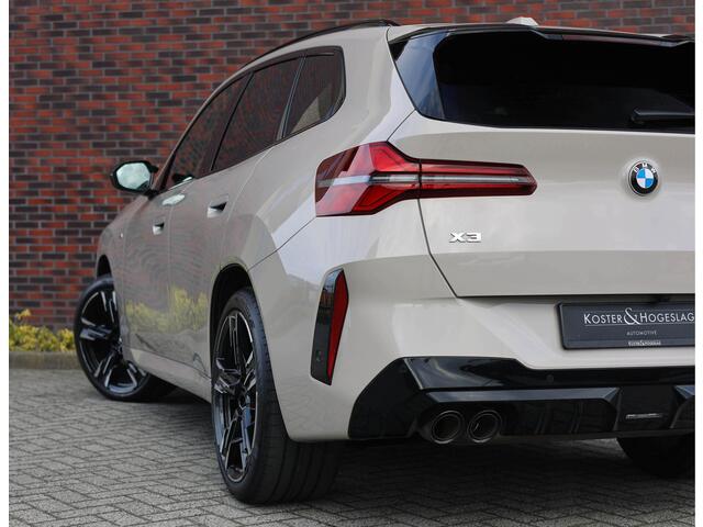 BMW X3 M50 xDrive *Direct leverbaar!*Trekhaak*Pano*IconicGlow*
