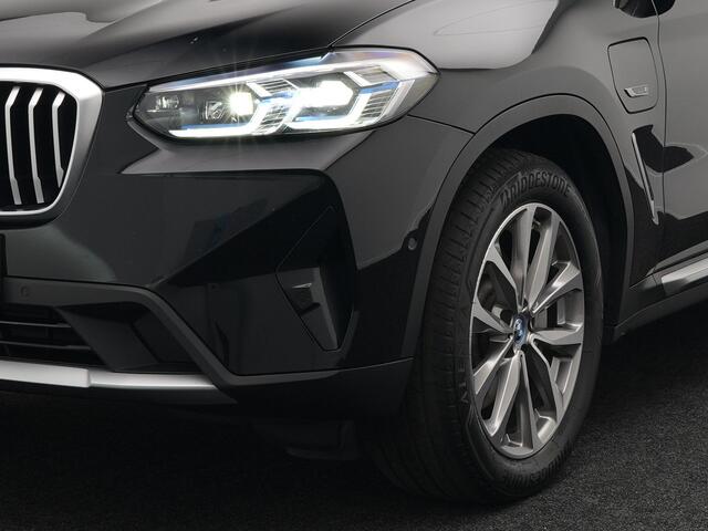 BMW X3 xDrive30e Executive Plug In Hybrid Facelift Dealer O.H. PHEV | Nieuw Model | Panodak | Lederen Sportstoelen | Head Up | Laser LED | Navigatie Groot | Virtual | Apple Carplay | Camera | DAB | Sfeerverlichting | L.M. 19" |