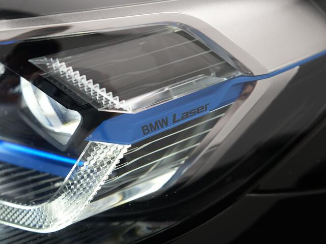 BMW X3 xDrive30e Executive Plug In Hybrid Facelift Dealer O.H. PHEV | Nieuw Model | Panodak | Lederen Sportstoelen | Head Up | Laser LED | Navigatie Groot | Virtual | Apple Carplay | Camera | DAB | Sfeerverlichting | L.M. 19" |