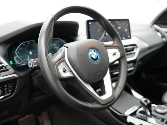BMW X3 xDrive30e Executive Plug In Hybrid Facelift Dealer O.H. PHEV | Nieuw Model | Panodak | Lederen Sportstoelen | Head Up | Laser LED | Navigatie Groot | Virtual | Apple Carplay | Camera | DAB | Sfeerverlichting | L.M. 19" |