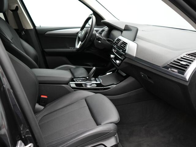 BMW X3 xDrive30e Plug In Hybrid 293pk Dealer O.H. PHEV | Sportstoelen Verwarmd | Navigatie | Apple Carplay | Camera | DAB | Virtual | Stuurwiel Verwarmd | Climate Control | Cruise Control |