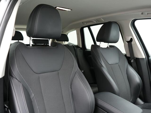 BMW X3 xDrive30e Plug In Hybrid 293pk Dealer O.H. PHEV | Sportstoelen Verwarmd | Navigatie | Apple Carplay | Camera | DAB | Virtual | Stuurwiel Verwarmd | Climate Control | Cruise Control |