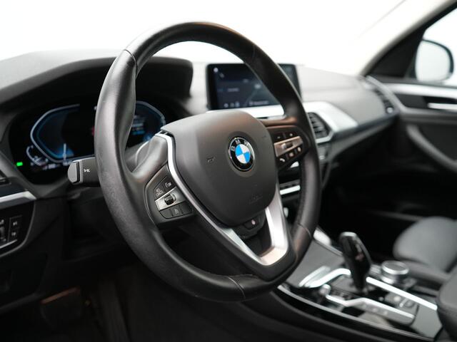 BMW X3 xDrive30e Plug In Hybrid 293pk Dealer O.H. PHEV | Sportstoelen Verwarmd | Navigatie | Apple Carplay | Camera | DAB | Virtual | Stuurwiel Verwarmd | Climate Control | Cruise Control |
