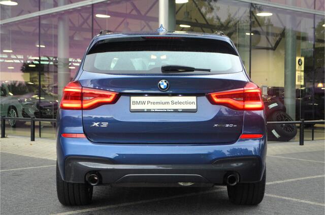 BMW X3 xDrive30e High Executive M Sport Automaat / Panoramadak / Trekhaak / Sportstoelen / Adaptieve LED / Comfort Access / Parking Assistant Plus / Head-Up / Live Cockpit Professional