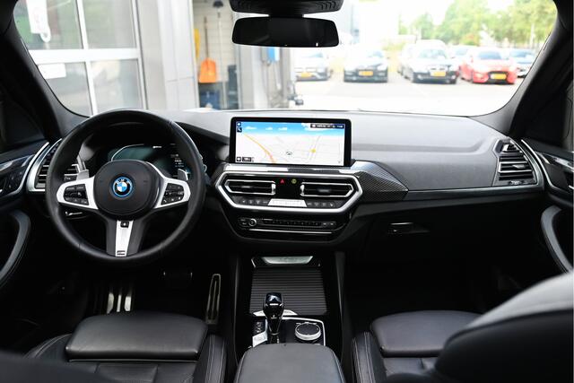 BMW X3 xDrive30e High Executive M Sport Automaat / Panoramadak / Trekhaak / Sportstoelen / Laserlight / Comfort Access / Parking Assistant Plus / Head-Up / Stuurverwarming