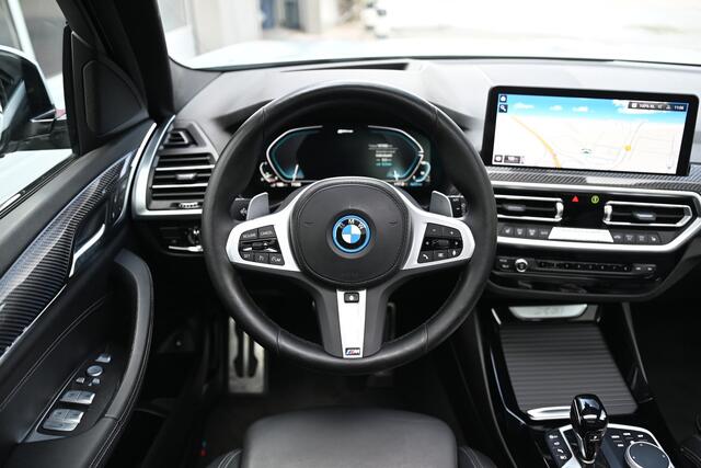 BMW X3 xDrive30e High Executive M Sport Automaat / Panoramadak / Trekhaak / Sportstoelen / Laserlight / Comfort Access / Parking Assistant Plus / Head-Up / Stuurverwarming