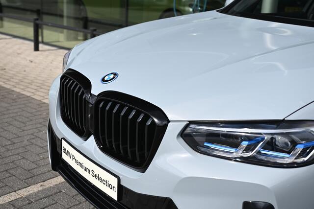 BMW X3 xDrive30e High Executive M Sport Automaat / Panoramadak / Trekhaak / Sportstoelen / Laserlight / Comfort Access / Parking Assistant Plus / Head-Up / Stuurverwarming