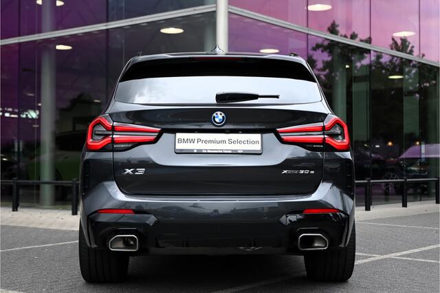 BMW X3 30e xDrive High Executive M Sport / Panoramadak / Trekhaak / Laserlight / Sportstoelen / Comfort Access / Head-Up / Stoelverwarming / BMW Live Cockpit Professional