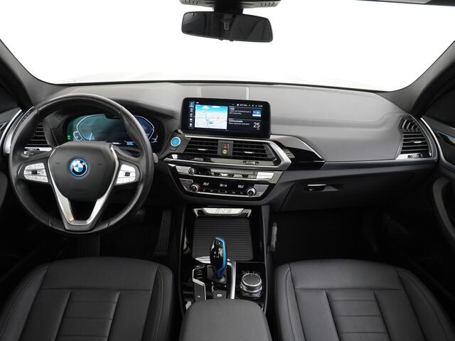 BMW X3 iX3 Executive 80kWhPanoramadak Leer+Verwarmd+Memory Adaptieve LEDApple Carplay Android Auto Trekhaak Pdc Camera DAB Live Cockpit Pro Lmv Elek.Achterklep Regen-Lichtsensor Achteruitrij-assistent 1e Eigenaar Origineel Nederlands Nieuwprijs ¤68.172,-