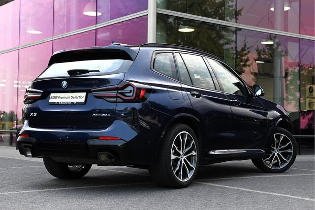 BMW X3 30e xDrive High Executive M Sport Automaat / Panoramadak / Sportstoelen / Laserlight / Comfort Access / Stoelverwarming / Head-Up / BMW Live Cockpit Professional