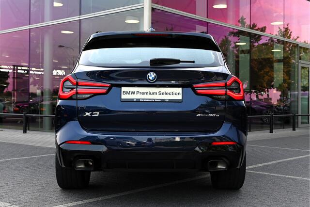BMW X3 30e xDrive High Executive M Sport Automaat / Panoramadak / Sportstoelen / Laserlight / Comfort Access / Stoelverwarming / Head-Up / BMW Live Cockpit Professional