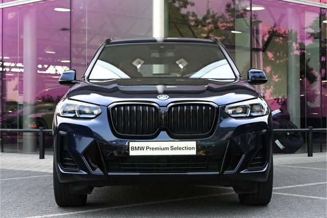 BMW X3 30e xDrive High Executive M Sport Automaat / Panoramadak / Sportstoelen / Laserlight / Comfort Access / Stoelverwarming / Head-Up / BMW Live Cockpit Professional