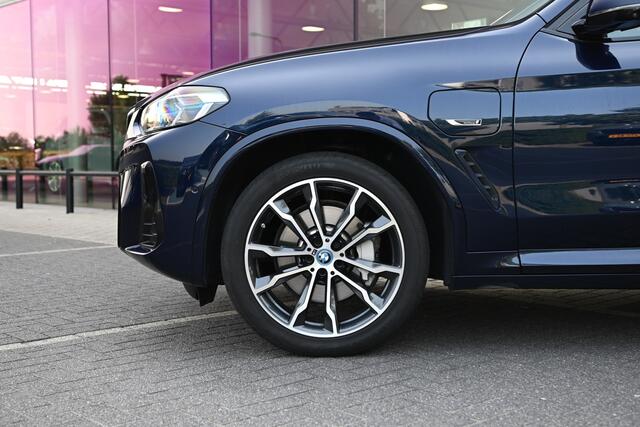 BMW X3 30e xDrive High Executive M Sport Automaat / Panoramadak / Sportstoelen / Laserlight / Comfort Access / Stoelverwarming / Head-Up / BMW Live Cockpit Professional