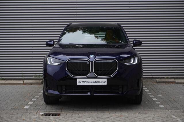 BMW X3 30e xDrive M Sportpakket Pro | Trekhaak met elektrisch wegklapbare kogel | Glazen panoramadak | Professional Pack | Comfort Pack