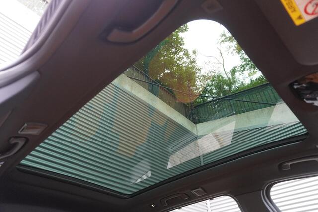 BMW X3 30e xDrive M Sportpakket Pro | Trekhaak met elektrisch wegklapbare kogel | Glazen panoramadak | Professional Pack | Comfort Pack