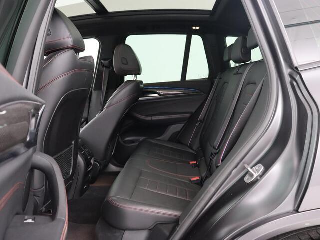 BMW X3 xDrive30e M Sport | Panoramadak | Leder | Head-Up | LaserLight | Trekhaak | Stoelverwarming | Camera | Carplay | Live Cockpit | Sportstoelen | Navigatie | Individual Lak | PHEV | Plug In