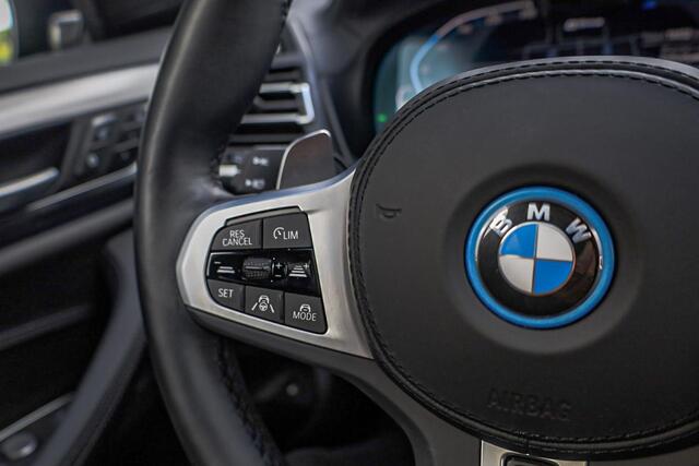 BMW X3 xDrive30e High Executive M-sport Stoelverwarming | Laser Led | Driving Assistant prof | Head-up Display | Stuurverwarming| 360 camera | trekhaak