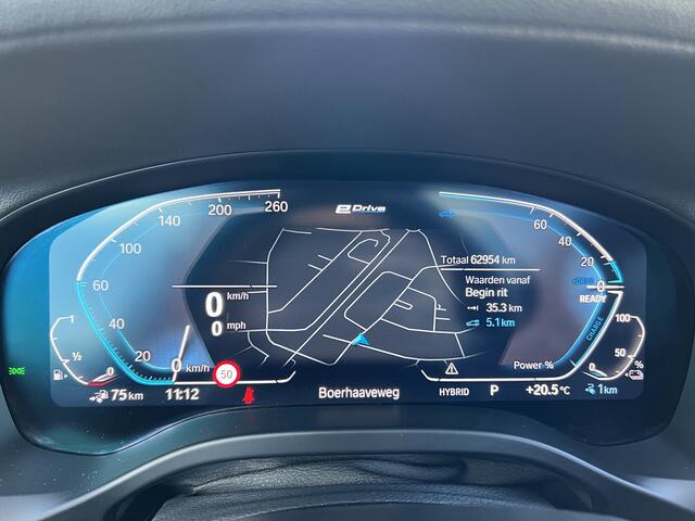 BMW X3 xDrive30e | Navigatie/Android/Apple Carplay | LM Velgen 19" | Elektrisch Glazen Panoramadak | Voorstoelen Verwarmd | Rondomzicht Camera |